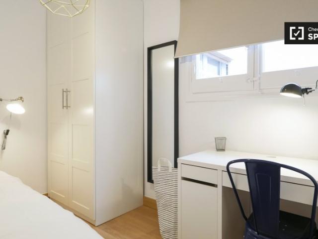 Se alquila habitación en piso de 6 habitaciones en Sarrià Sant Gervasi