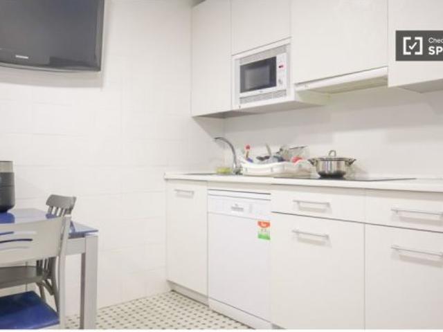 Se alquila habitación en piso de 7 dormitorios en Madrid