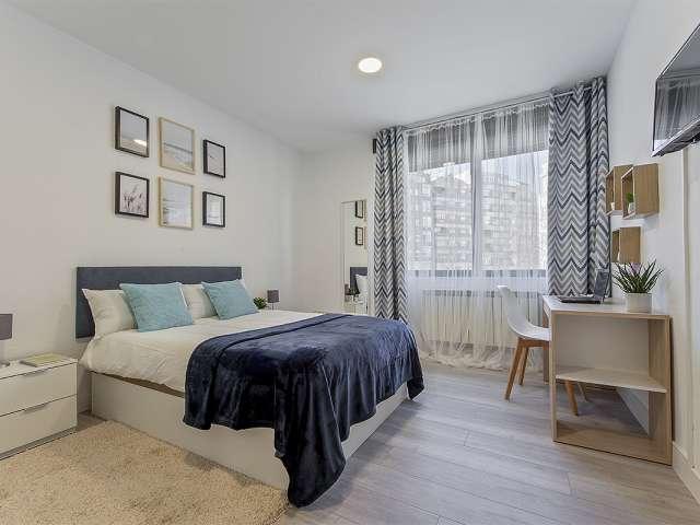 Se alquila habitación en piso de 7 dormitorios en Madrid