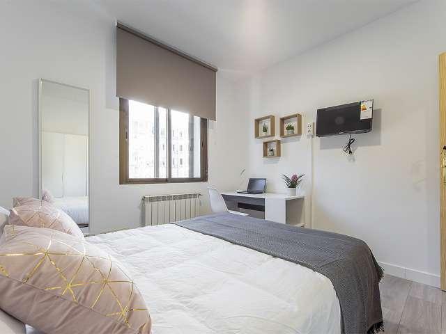 Se alquila habitación en piso de 7 dormitorios en Madrid