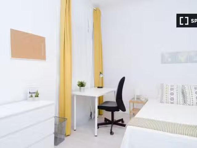 Se alquila habitación en piso de 7 dormitorios en Centro, Madrid