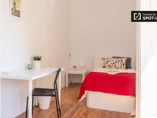 Se alquila habitación en piso de 7 dormitorios en Centro, Madrid