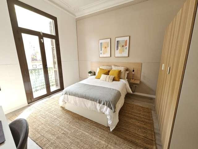 Se alquila habitación en piso de 7 habitaciones en Barcelona