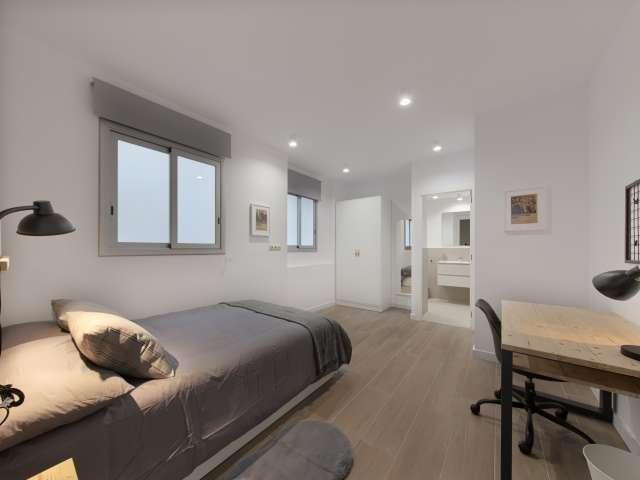 Se alquila habitación en piso de 7 habitaciones en Barcelona