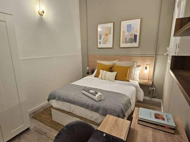 Se alquila habitación en piso de 7 habitaciones en Barcelona