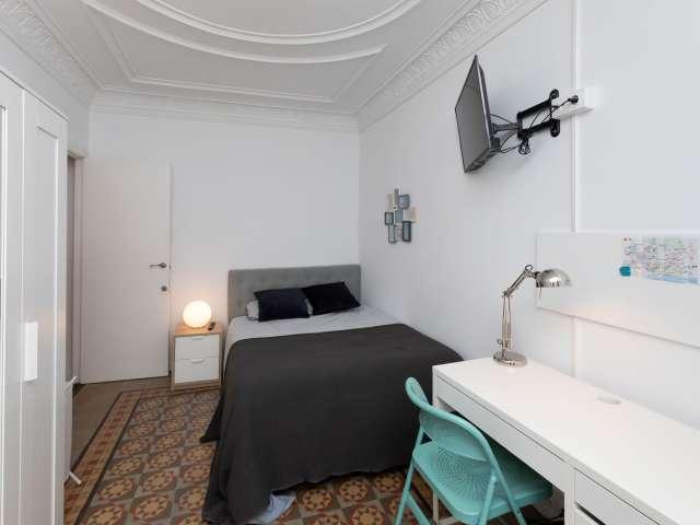 Se alquila habitación en piso de 7 habitaciones en Barcelona