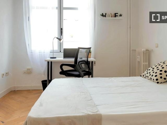 Se alquila habitación en piso de 7 habitaciones en Chamberí, Madrid