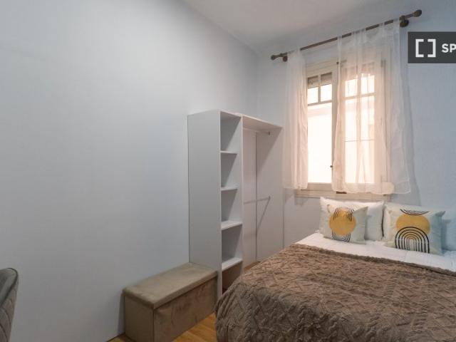 Se alquila habitación en piso de 7 habitaciones en Chamberí, Madrid