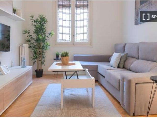Se alquila habitación en piso de 7 habitaciones en Chamberí, Madrid