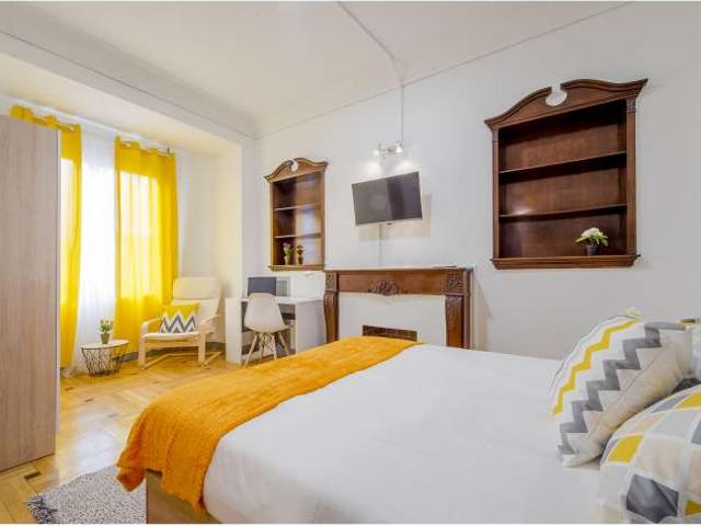Se alquila habitación en piso de 7 habitaciones en Goya, Madrid