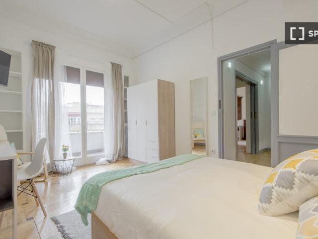 Se alquila habitación en piso de 7 habitaciones en Goya, Madrid