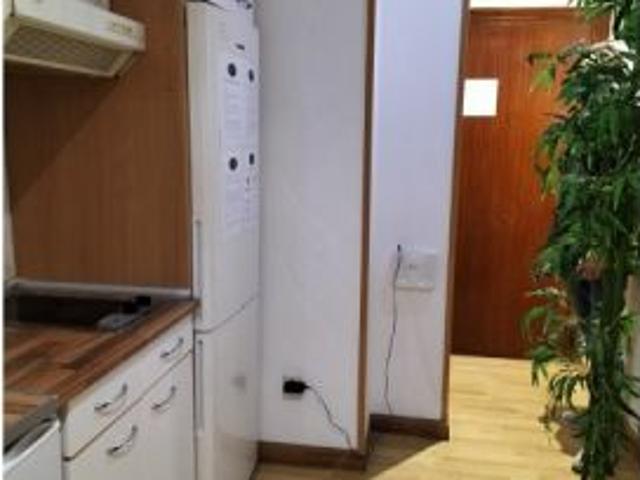 Se alquila habitación en piso de 7 habitaciones en Madrid