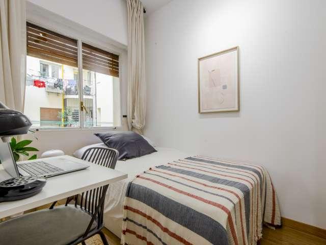 Se alquila habitación en piso de 8 habitaciones en Tetuán, Madrid
