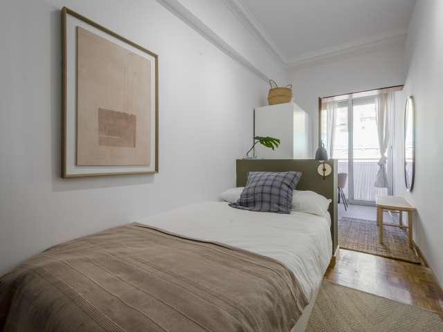 Se alquila habitación en piso de 8 habitaciones en Tetuán, Madrid
