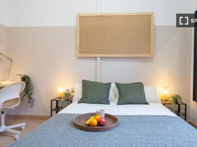 Se alquila habitación en piso compartido en La Dreta de l'Eixample