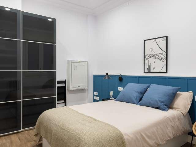 Se alquila habitación en piso de 8 habitaciones en Barcelona