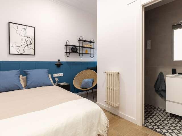 Se alquila habitación en piso de 8 habitaciones en Barcelona