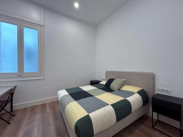 Se alquila habitación en piso de 8 habitaciones en Barcelona