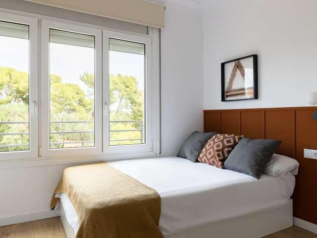 Se alquila habitación en piso de 8 habitaciones en Barcelona