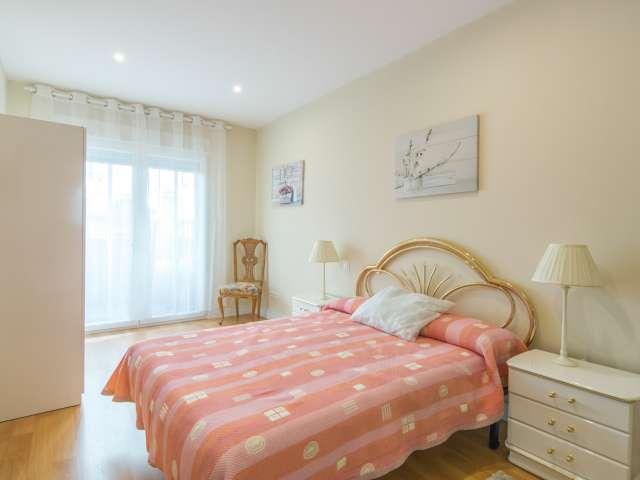 Se alquila habitación en piso de 8 habitaciones en Centro, Madrid