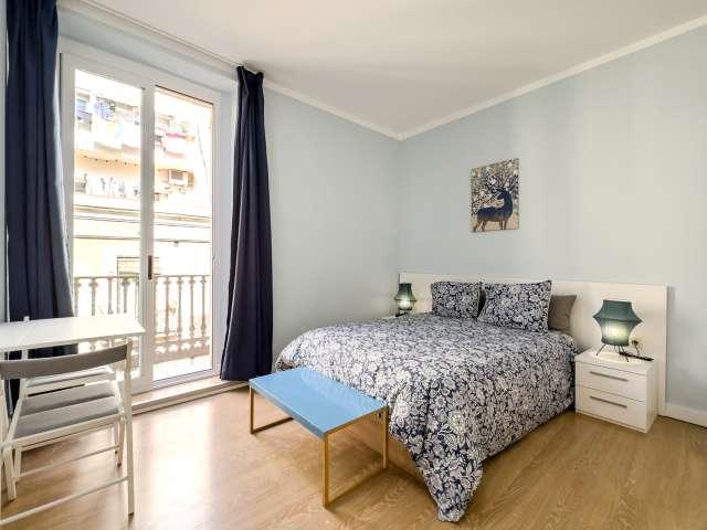 Se alquila habitación en piso de 8 habitaciones en El Raval, Barcelona