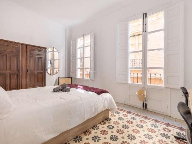Se alquila habitación en piso de 8 habitaciones en Granada