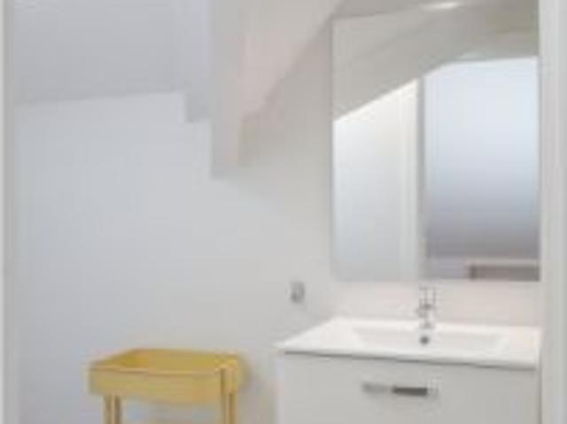 Se alquila habitación en piso de 8 habitaciones en Madrid