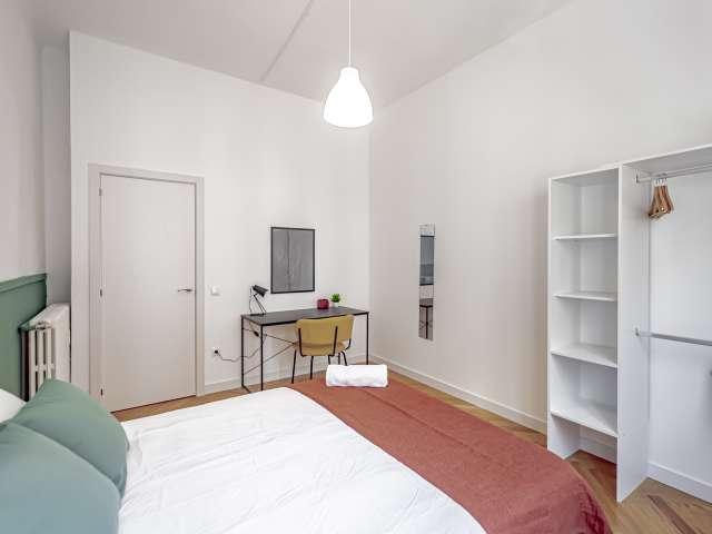 Se alquila habitación en piso de 8 habitaciones en Salamanca, Lisboa