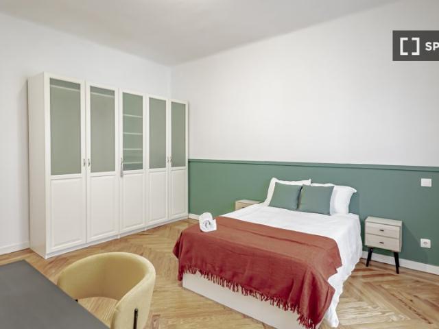 Se alquila habitación en piso de 8 habitaciones en Salamanca, Lisboa