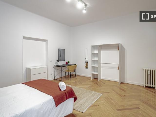 Se alquila habitación en piso de 8 habitaciones en Salamanca, Lisboa