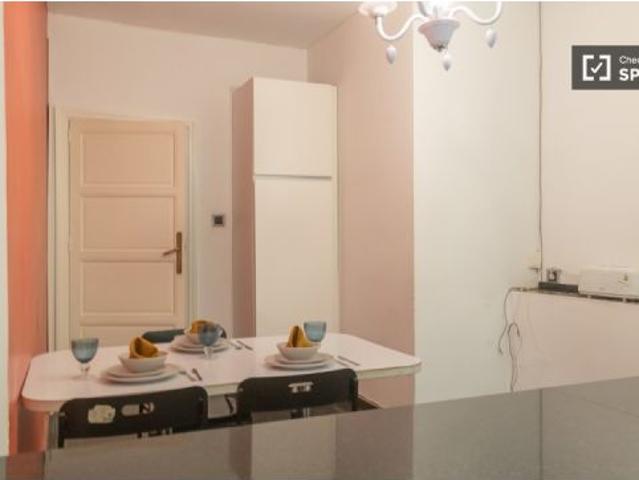 ¡Se alquila habitación en piso de 9 habitaciones!