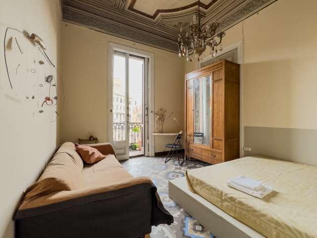 Se alquila habitación en piso de 9 habitaciones en Barcelona