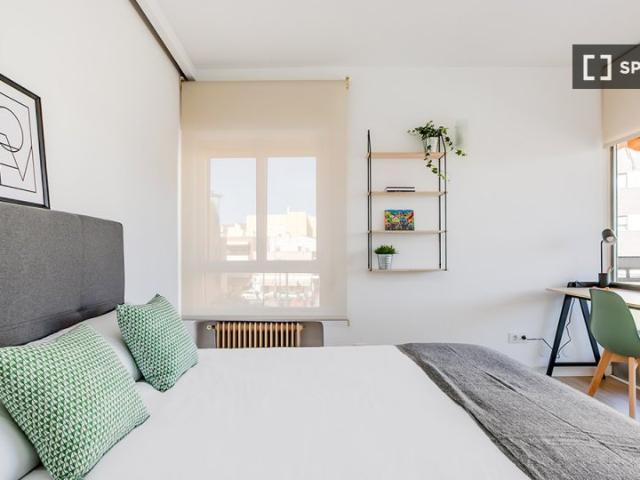 Se alquila habitación en piso de 9 habitaciones en Getafe, Madrid