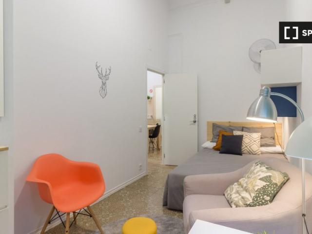 Habitación en un piso compartido de 9 habitaciones en alquiler en Vila de Gràcia
