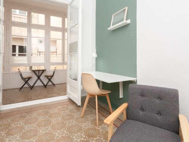 Se alquila habitación en piso de 9 habitaciones en Gracia, Barcelona