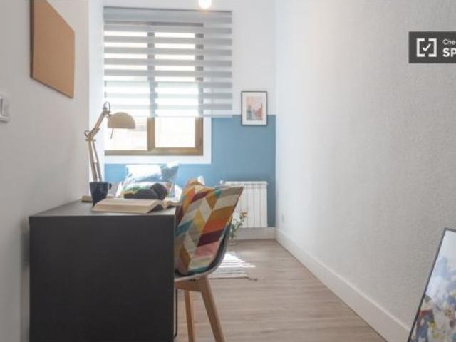 Se alquila habitación en piso de 9 habitaciones en Gran Vía
