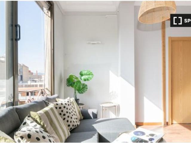 Se alquila habitación en piso de 9 habitaciones en LAntiga Esquerra De LEixample