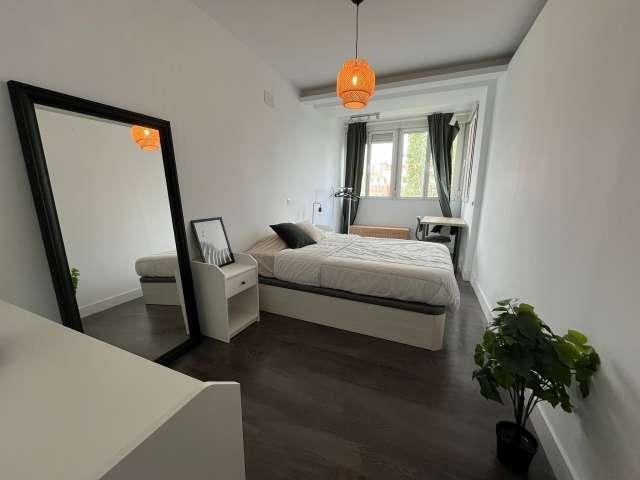 Se alquila habitación en piso de 9 habitaciones, Guindalera, Madrid
