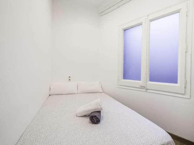 Se alquila habitación en piso de 13 habitaciones en Sant Gervasi