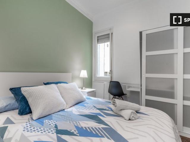 Se alquila habitación en piso de 13 habitaciones en Sant Gervasi