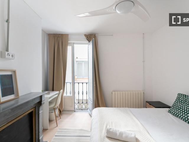 Se alquila habitación en piso de 10 habitaciones en Salamanca, Madrid