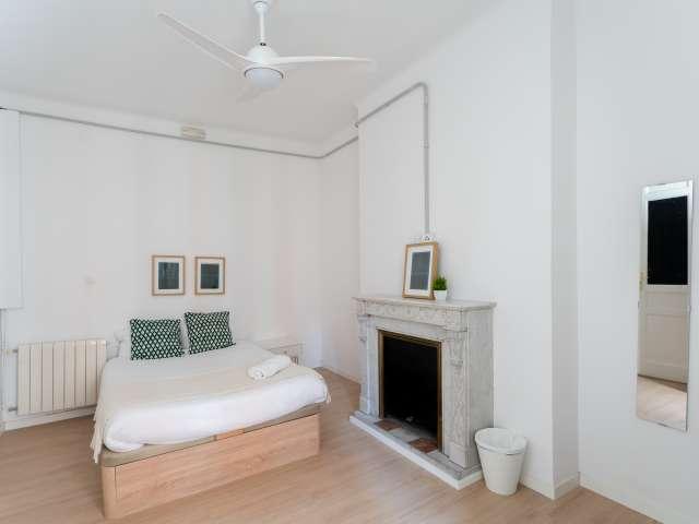Se alquila habitación en piso de 10 habitaciones en Salamanca, Madrid