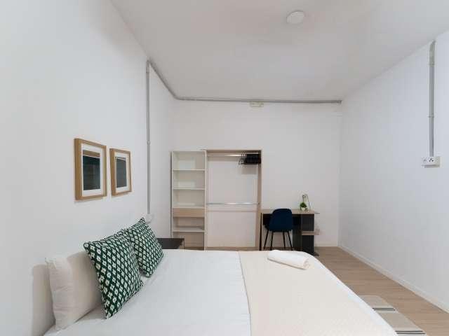 Se alquila habitación en piso de 10 habitaciones en Salamanca, Madrid