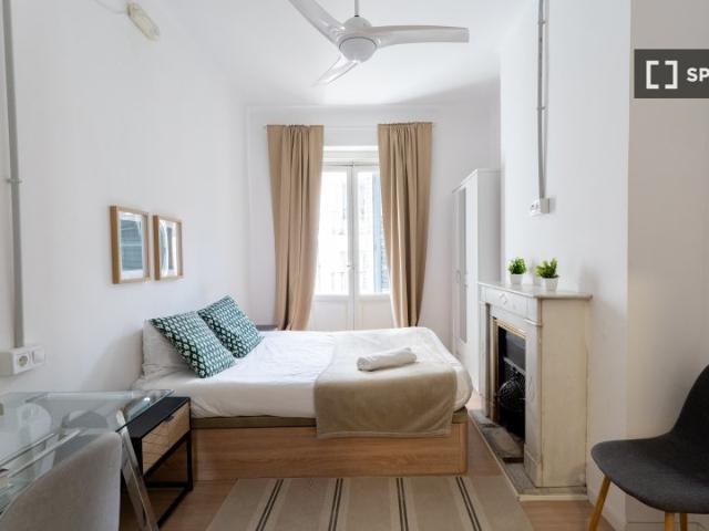 Se alquila habitación en piso de 10 habitaciones en Salamanca, Madrid