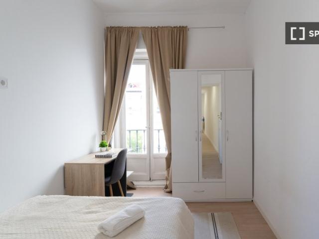 Se alquila habitación en piso de 10 habitaciones en Salamanca, Madrid