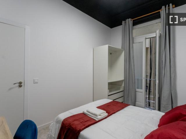 Se alquila habitación en piso de 11 habitaciones en Centro, Madrid