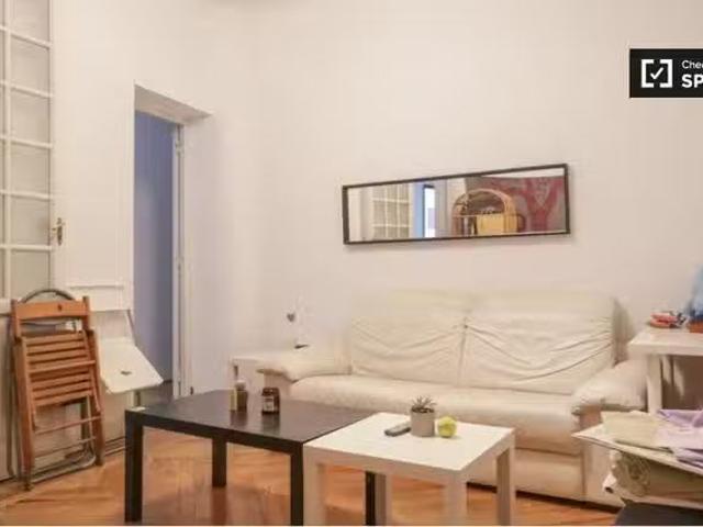 Se alquila habitación en piso de 12 habitaciones en Sol, Madrid