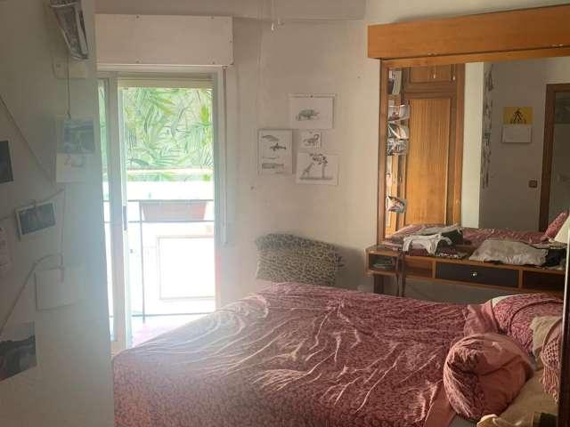 Se alquila habitación en piso de 2 dormitorios en madrid