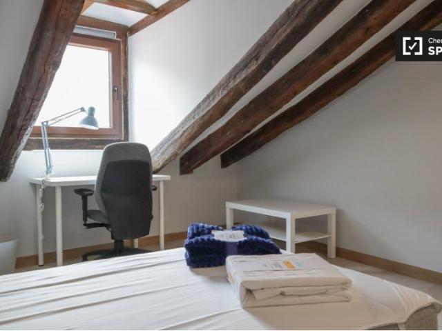 Habitación en piso compartido de 3 habitaciones en alquiler en Sol, Madrid