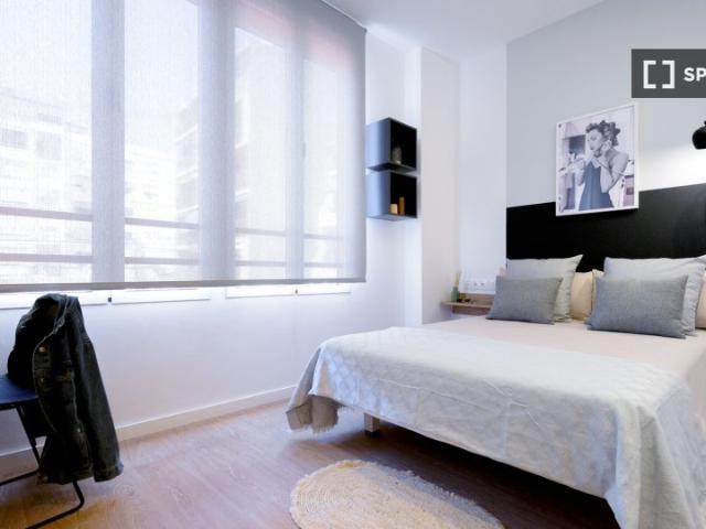 Se alquila habitación en piso de 2 dormitorios en Valencia